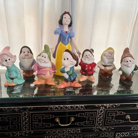 Rare Vintage Walt Disney's
Snow White The Seven Dwarfs
X Large Ceramic Figurine - Picture 5 of 17
